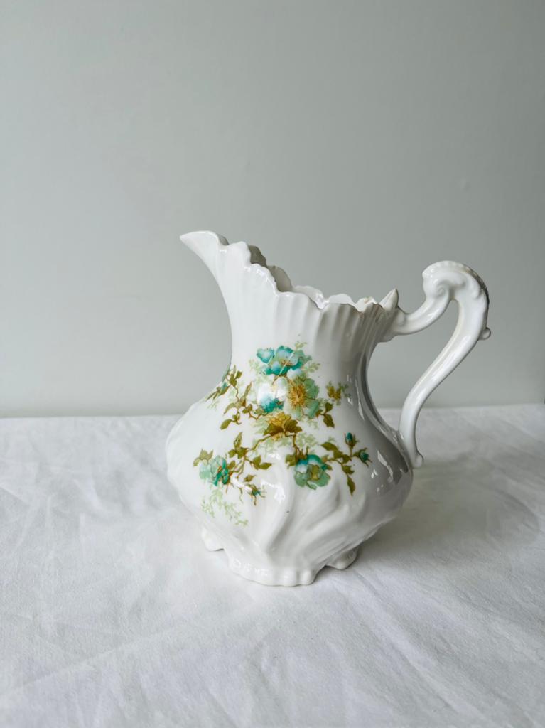 une cruche ancienne en porcelaine Defuisseaux Baudour,, Enlèvement
