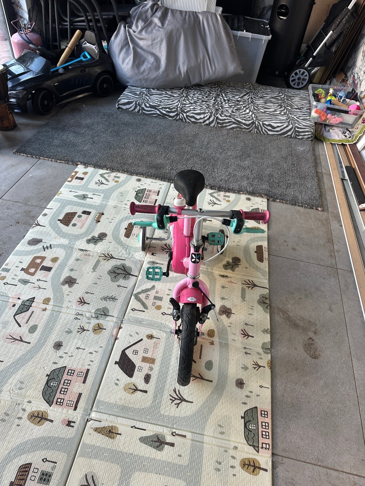 Roze kinderfiets met zijwieltjes – goede staat, Fietsen en Brommers, Ophalen, Zo goed als nieuw