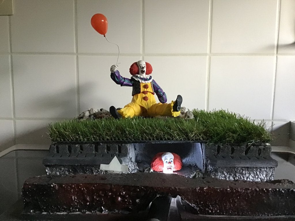 Custom IT pennywise riool diorama 35x35, Ophalen