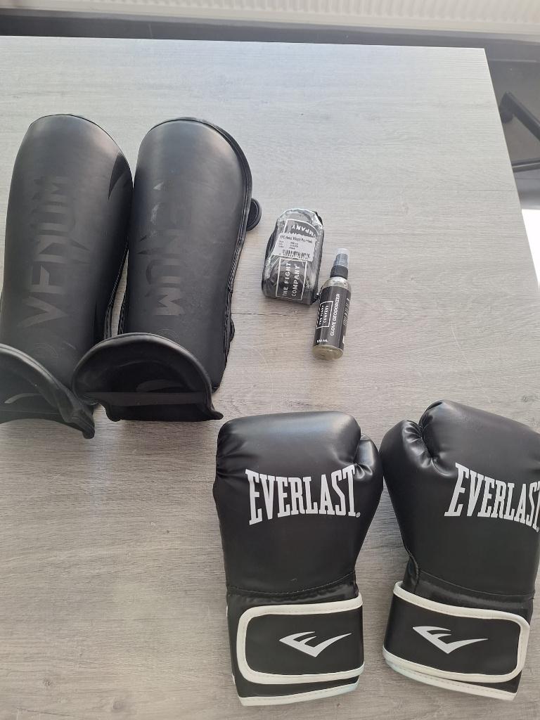 Boksset: 4-delig - Zwart, Enlèvement, Comme neuf, Gardes de boxe