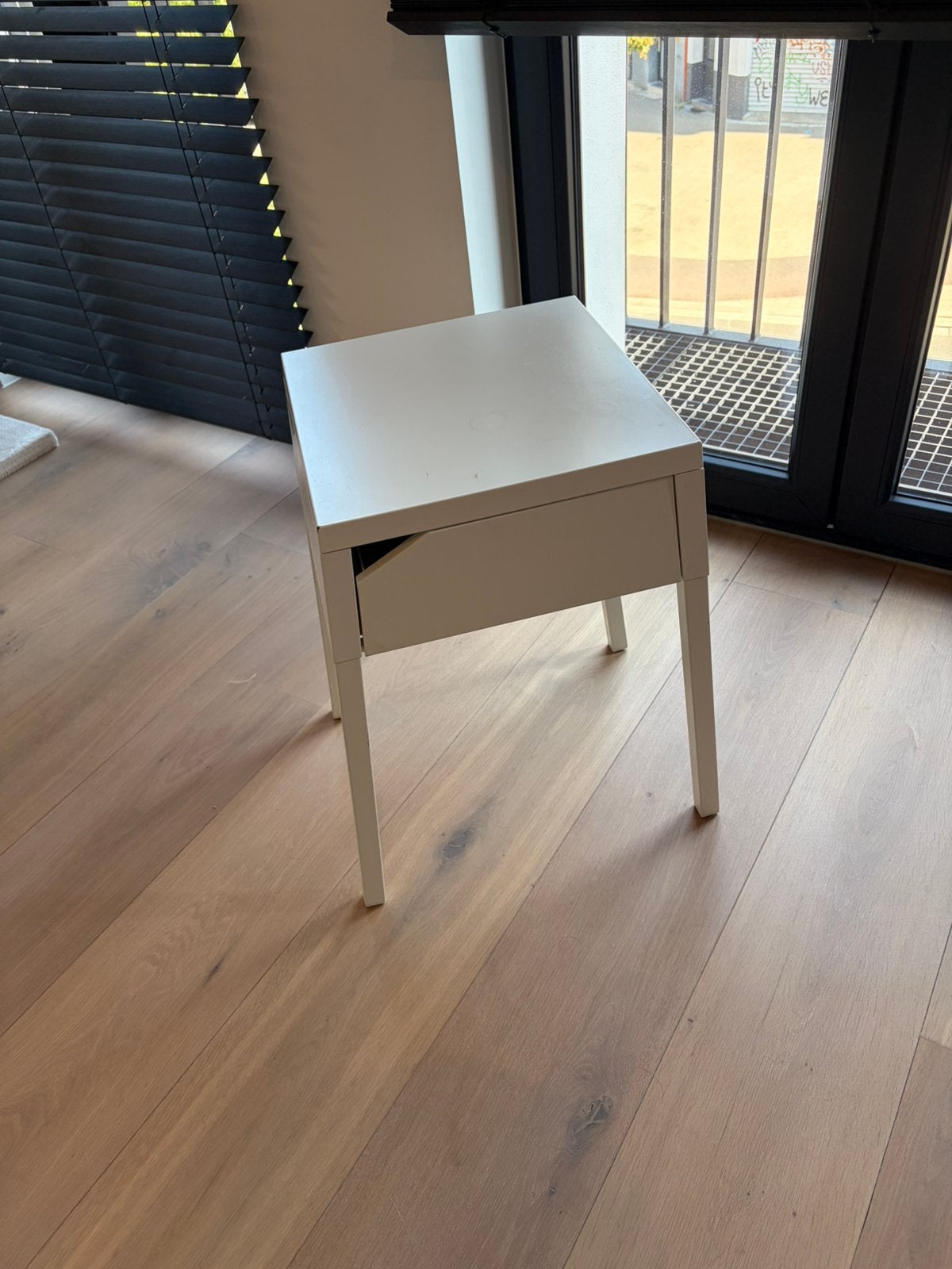 IKEA nachtkastje / bijzettafel - wit metaal, Enlèvement, Comme neuf