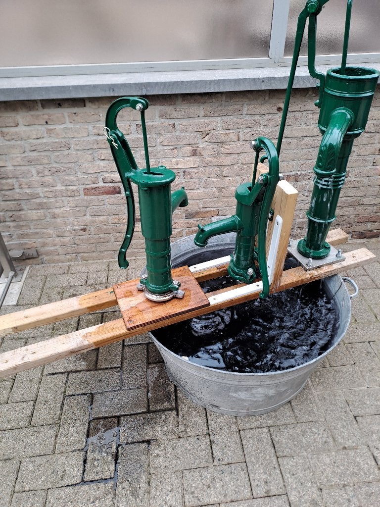 pompes à eau, Enlèvement, Utilisé