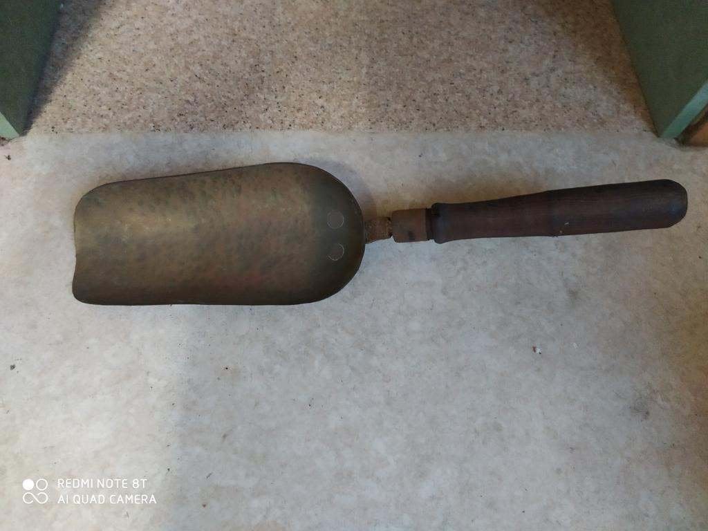 Oude koperkleurige kolenschop met houten handvat, Antiek en Kunst, Ophalen of Verzenden