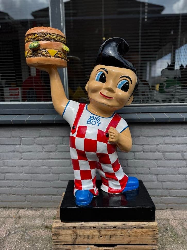 Big Boy Beeld met Hamburger - Klassieke Diner Decoratie