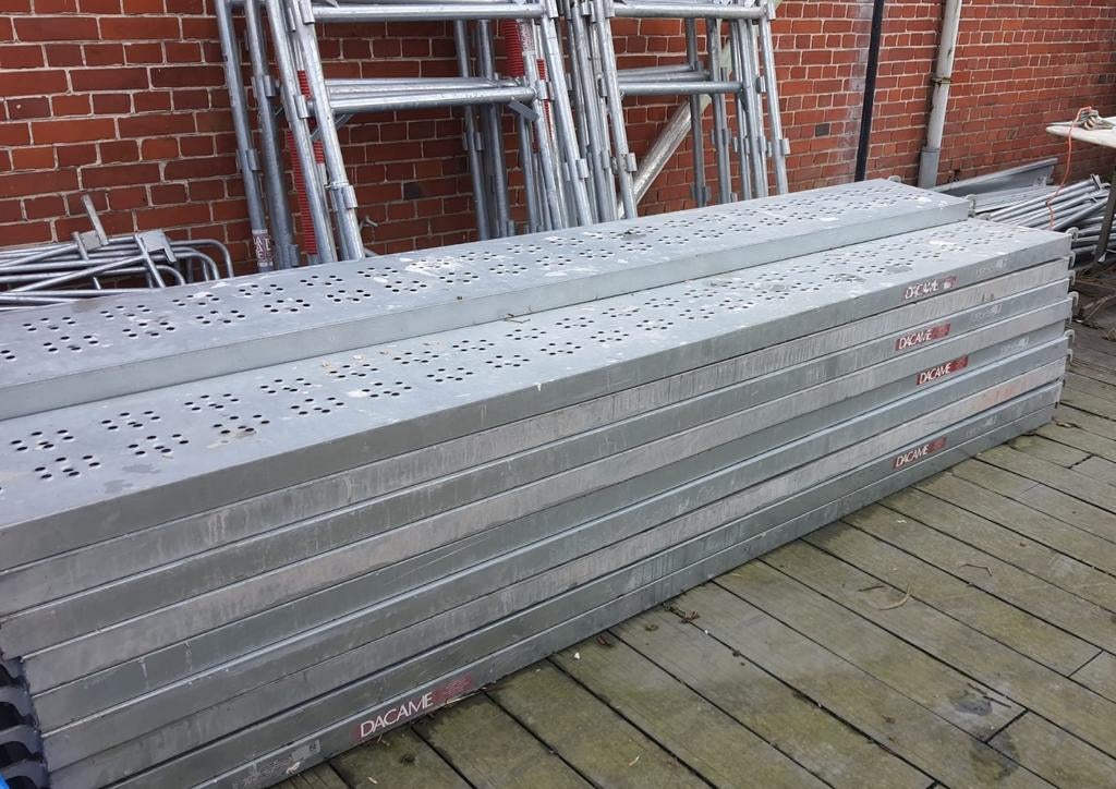 Échafaudage façadier Dacame - 100m², Doe-het-zelf en Bouw, Steigers, Zo goed als nieuw, Gevelsteiger, 5 meter of hoger, Ophalen