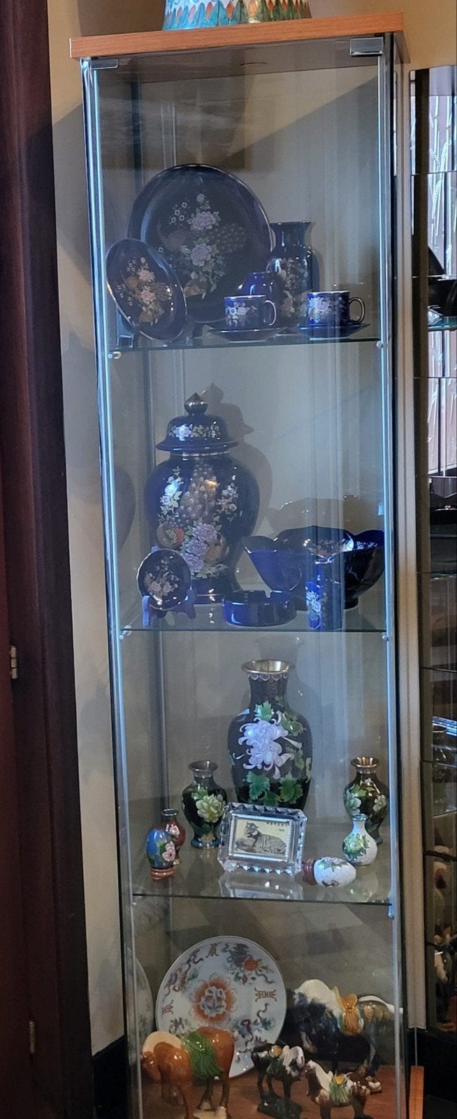 vitrine   IKA  avec tout les Biblon., Enlèvement