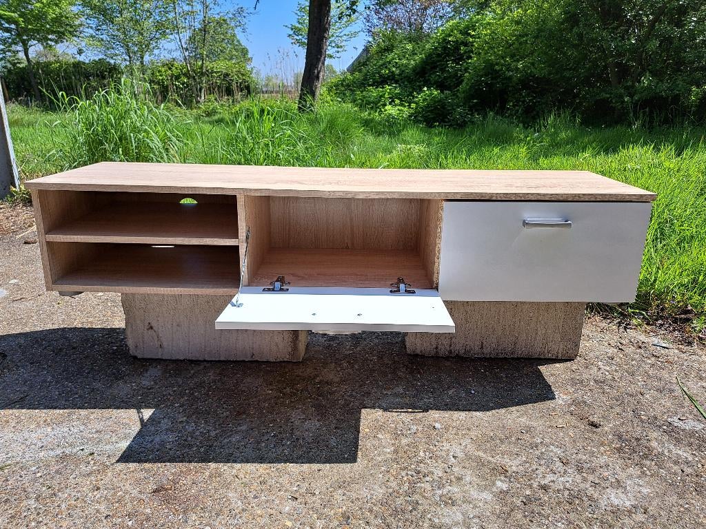 moderne tv-kast/tv-meubel op poten, Ophalen, Overige materialen, 100 tot 150 cm, Zo goed als nieuw