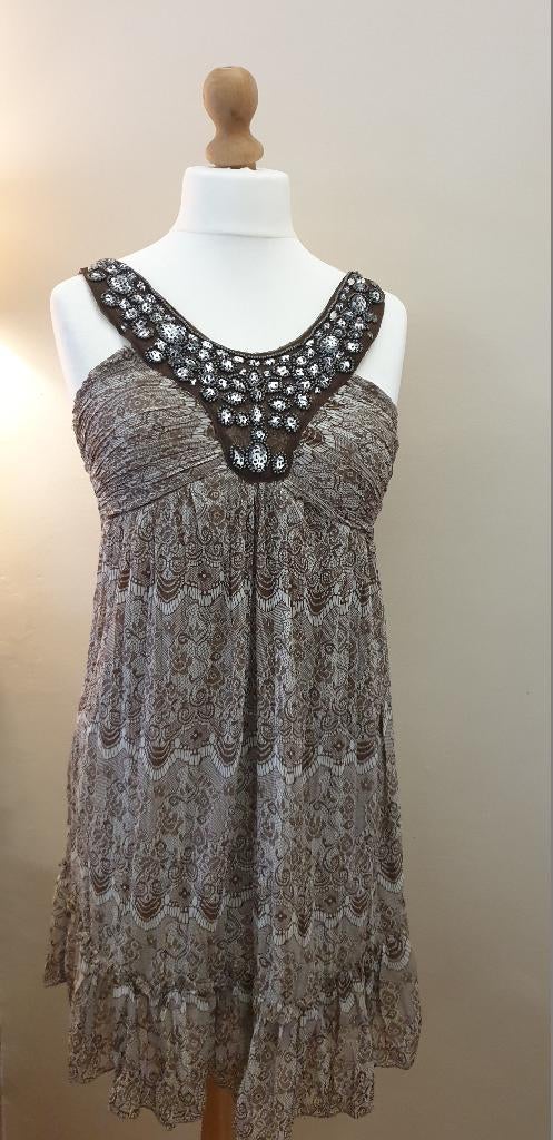 NIEUW artikel : Azara jurk - One size (40-42), Kleding | Dames, Beige, Maat 42/44 (L), Nieuw, Ophalen of Verzenden