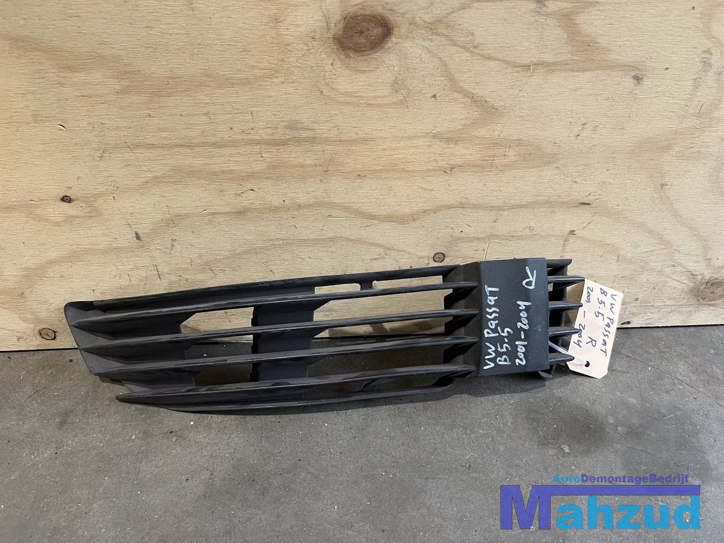 VW PASSAT 3B3 b5.5 rechts bumper rooster grille 2000-2005, Autos : Pièces & Accessoires, Pare-chocs, Volkswagen, Volkswagen AG