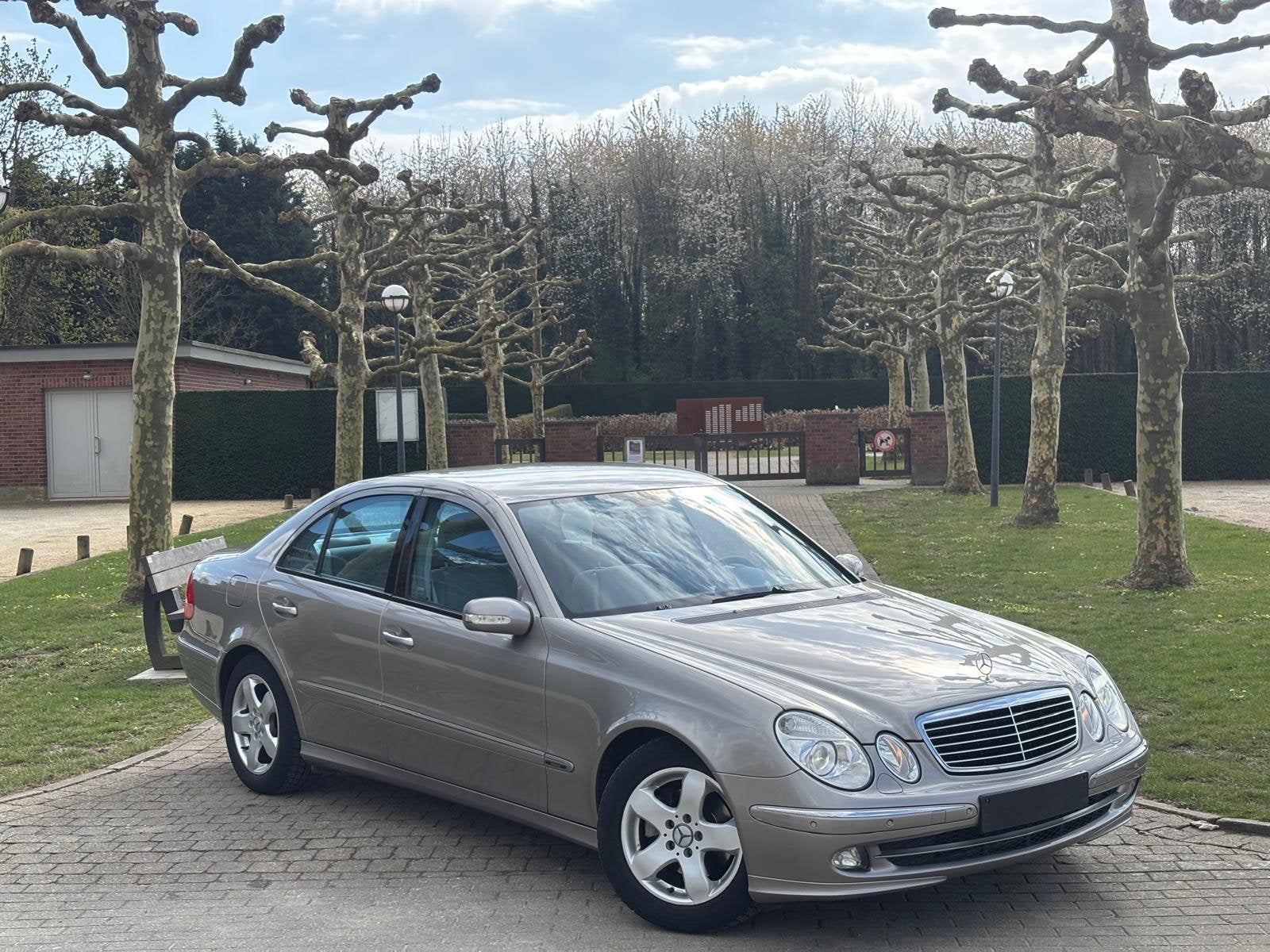 A vendre : Mercedes-Benz E220 CDI Avantgarde 09/2006, Autos, Mercedes-Benz, Achat, 4 portes, Beige, Particulier