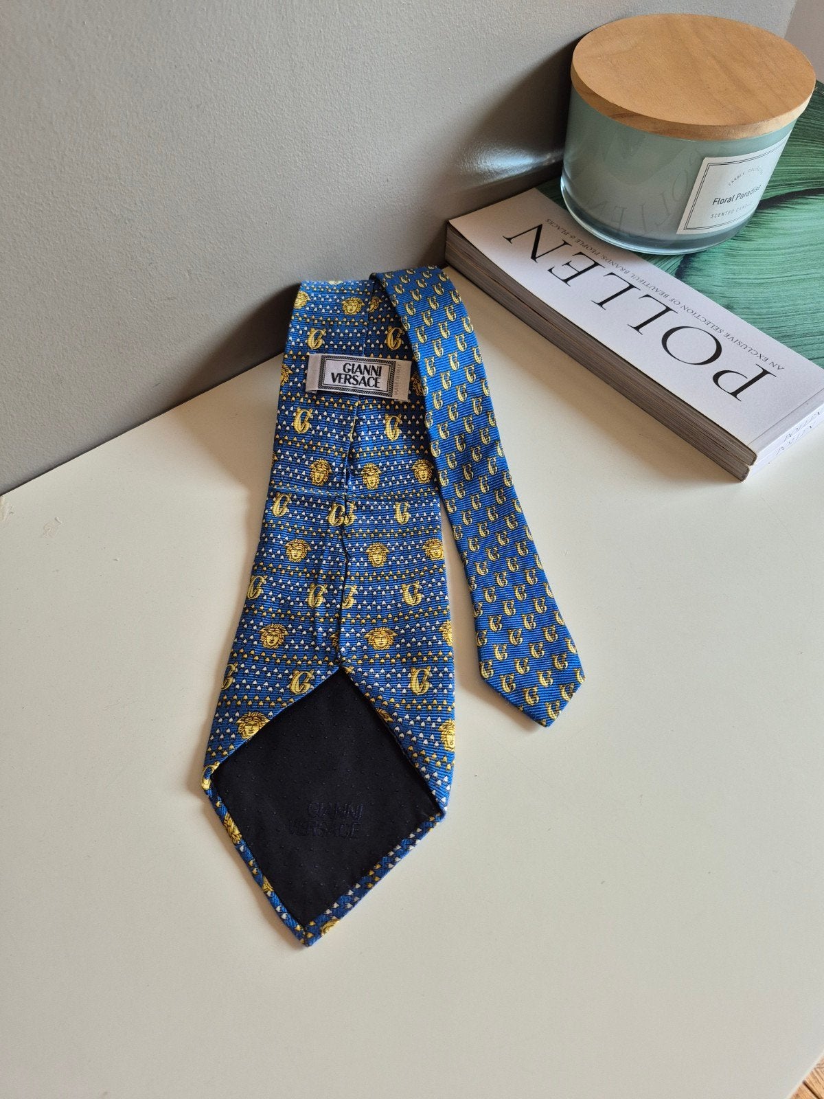 Cravate Vintage Gianni Versace en Soie Bleue et Dorée, Enlèvement ou Envoi, À motif, Bleu, VERSACE
