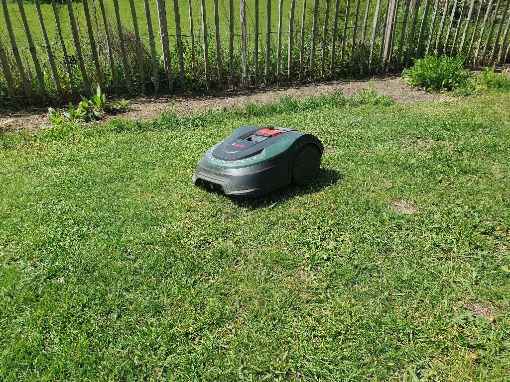 Bosch Indego S+500 met Garage, Tuin en Terras, Robotmaaiers, Zo goed als nieuw, Minder dan 20 cm, Bestuurbaar via app, Ophalen