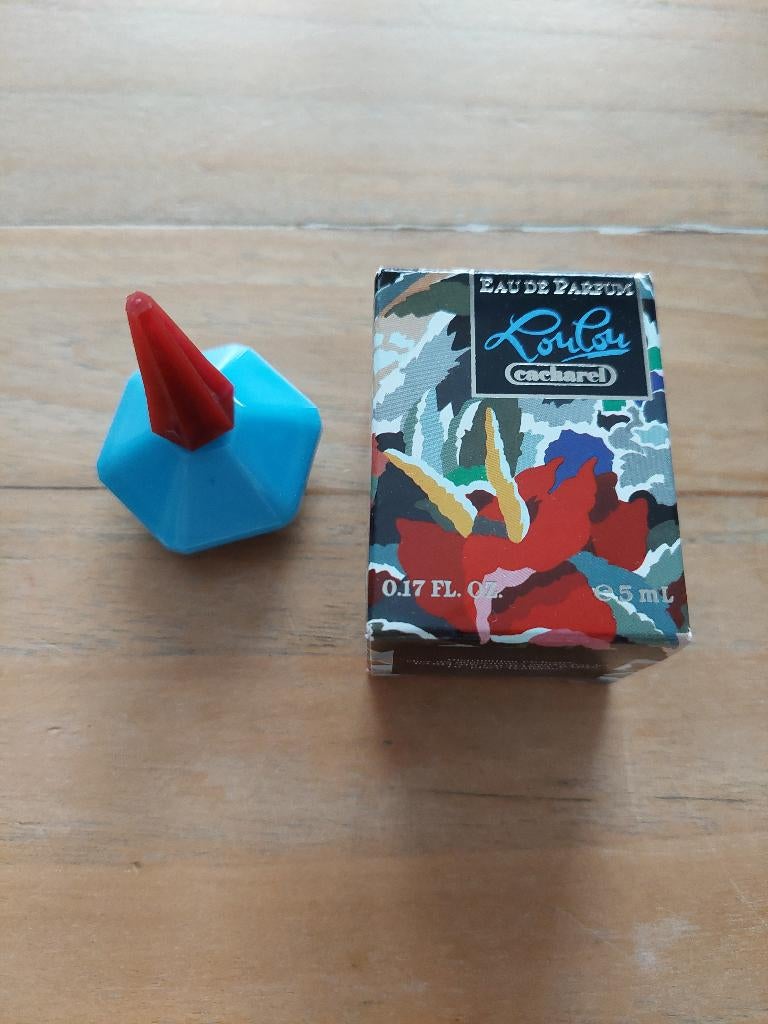 Loulou Cacharel Eau de Parfum 5 ml, Verzamelen, Ophalen of Verzenden, Zo goed als nieuw, Miniatuur, Gevuld
