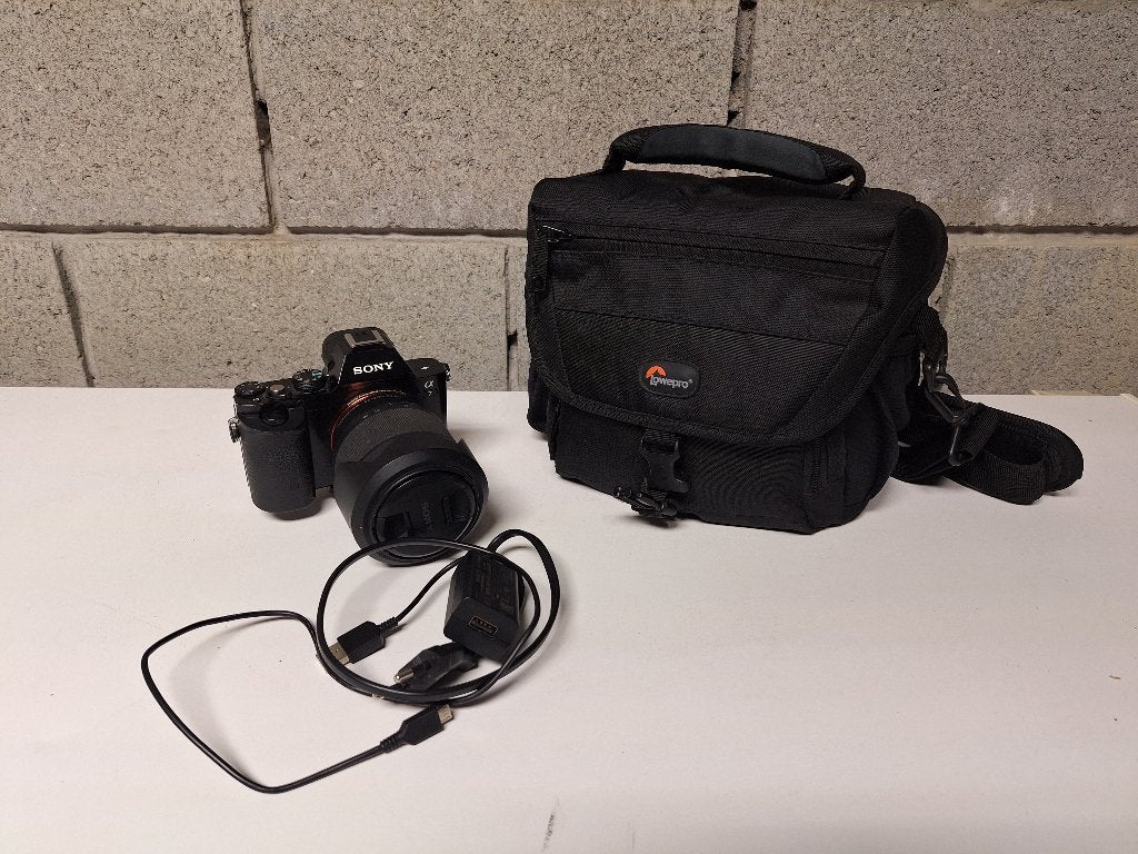 Caméra système Sony Alpha 7 (ILCE-7) + objectif FE 28-70 mm, Enlèvement, Utilisé, Sony, Accessoires