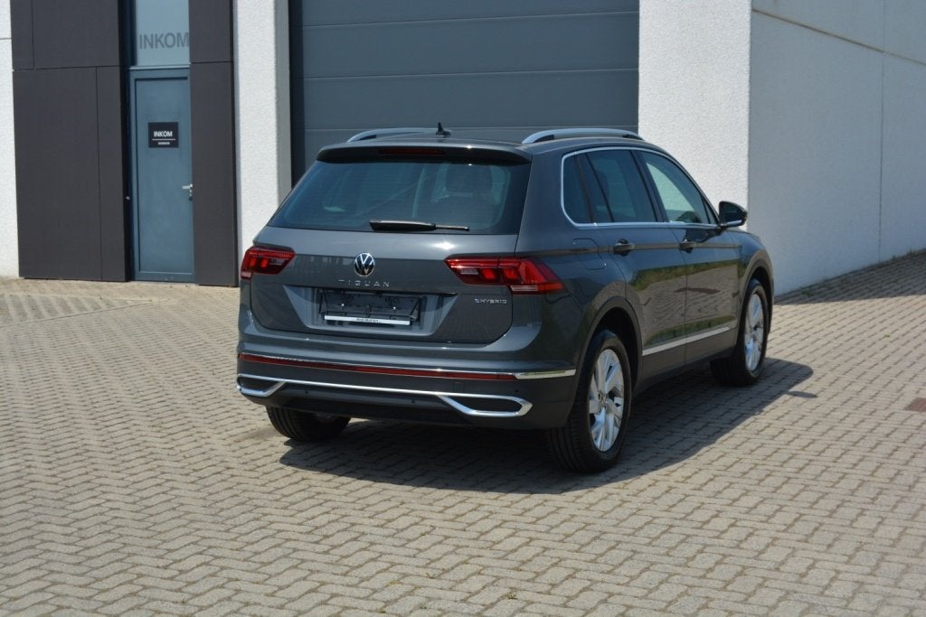 VW Tiguan eHybrid 1.4 245PK - Matrix LED/Navi/360, Auto's, Dealer onderhouden, 4 cilinders, Bedrijf, Hybride Elektrisch/Benzine