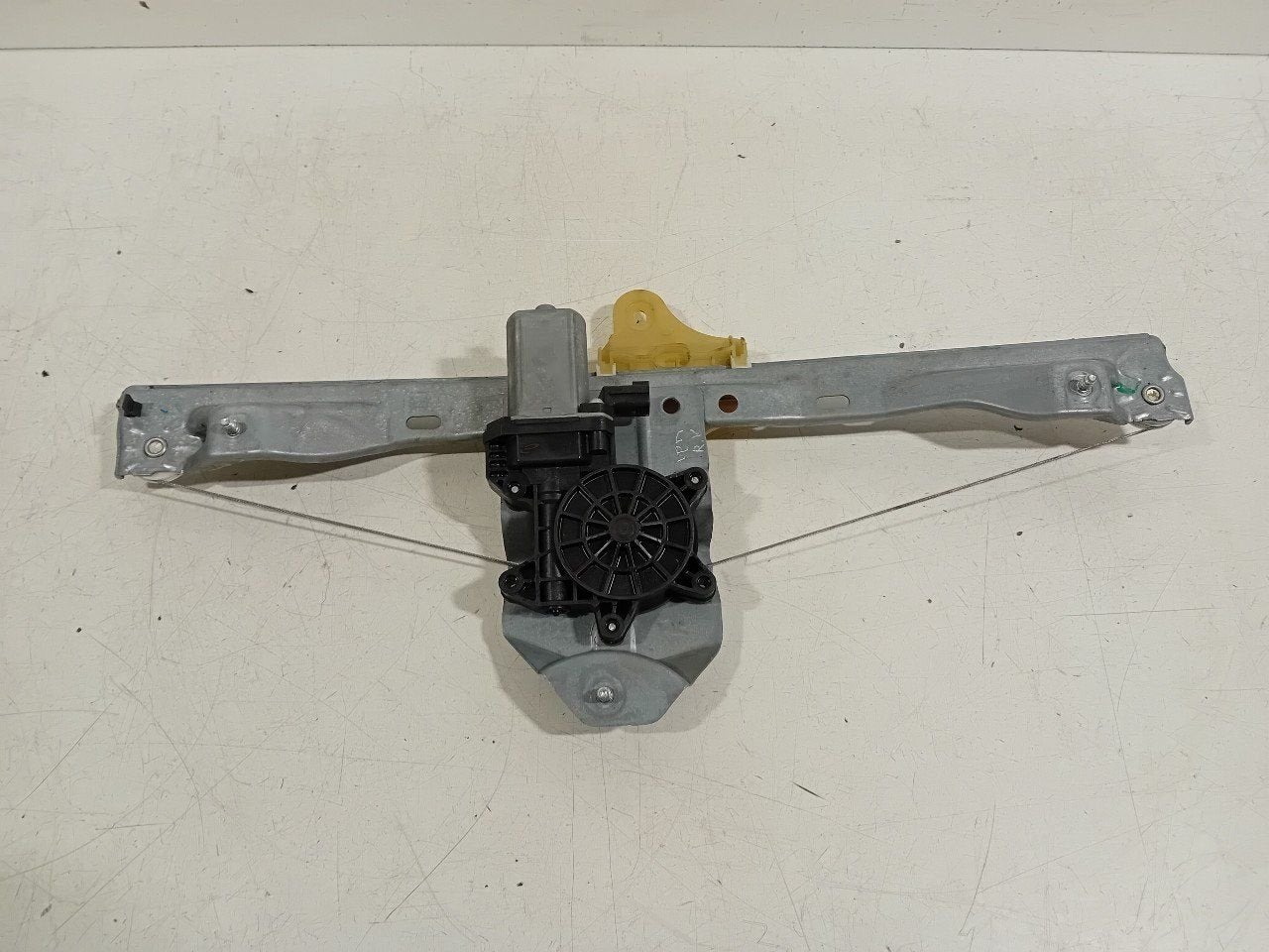 Raammechaniek elektrisch rechts voor Renault Twingo, Onderdelen@venauto.nl, Van der Ven Autorecycling B.V., Gebruikt, Ettenseweg 76, 4706 PB Roosendaal, The Netherlands