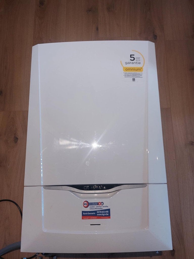 Verwarminsketel Remeha Calenta Ace 28C + slimme thermostaat, Ophalen, Zo goed als nieuw, Aardgas, Minder dan 3 jaar oud