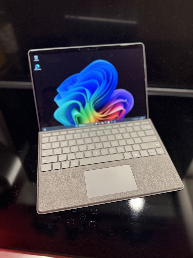 Microsoft Surface Pro 9 + , 13” 16GB ram/256Gb ssd, Computers en Software, Qwerty, 256GB, 13 inch, I5