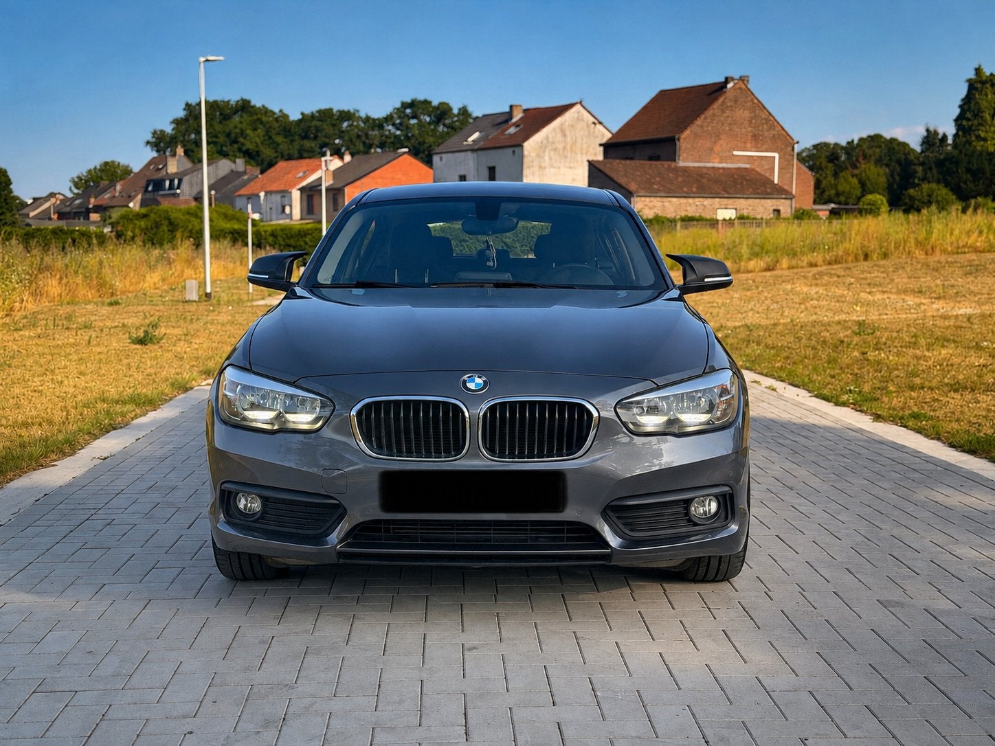 BMW 118i 136pk | 2017 | 138.507km | Benzine | Navi | PDC, Auto's, 100 kW, Bedrijf, 5 deurs, Zilver of Grijs