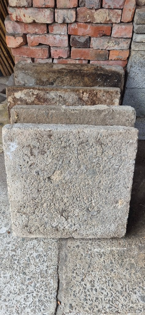 vier zware betontegels GRATIS, Ophalen, Gebruikt, Overige typen, Minder dan 5 m²