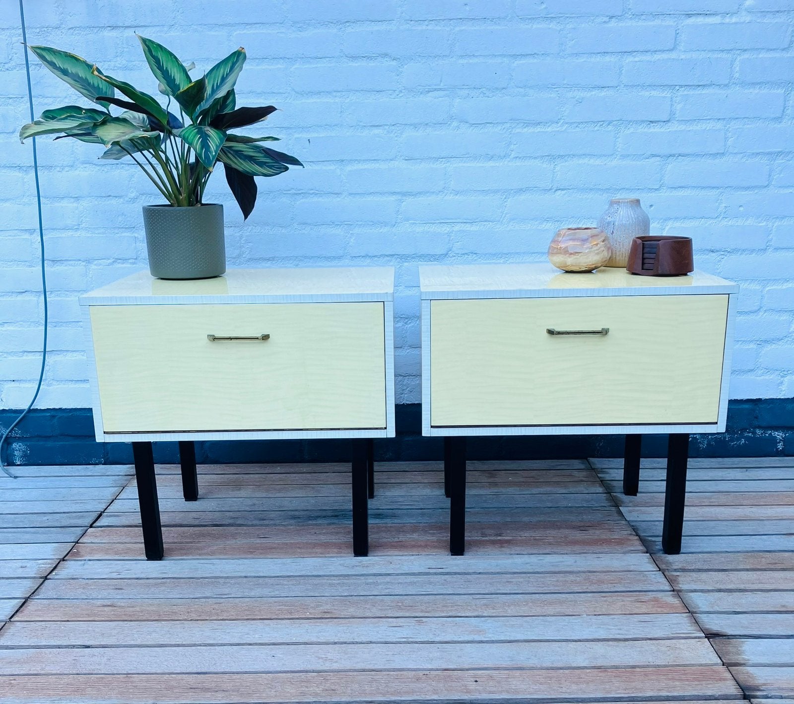 Vintage Nachtkastjes jaren 50/60 in Bauhaus- of retro-stijl, Comme neuf, Enlèvement, Bois, 45 à 65 cm