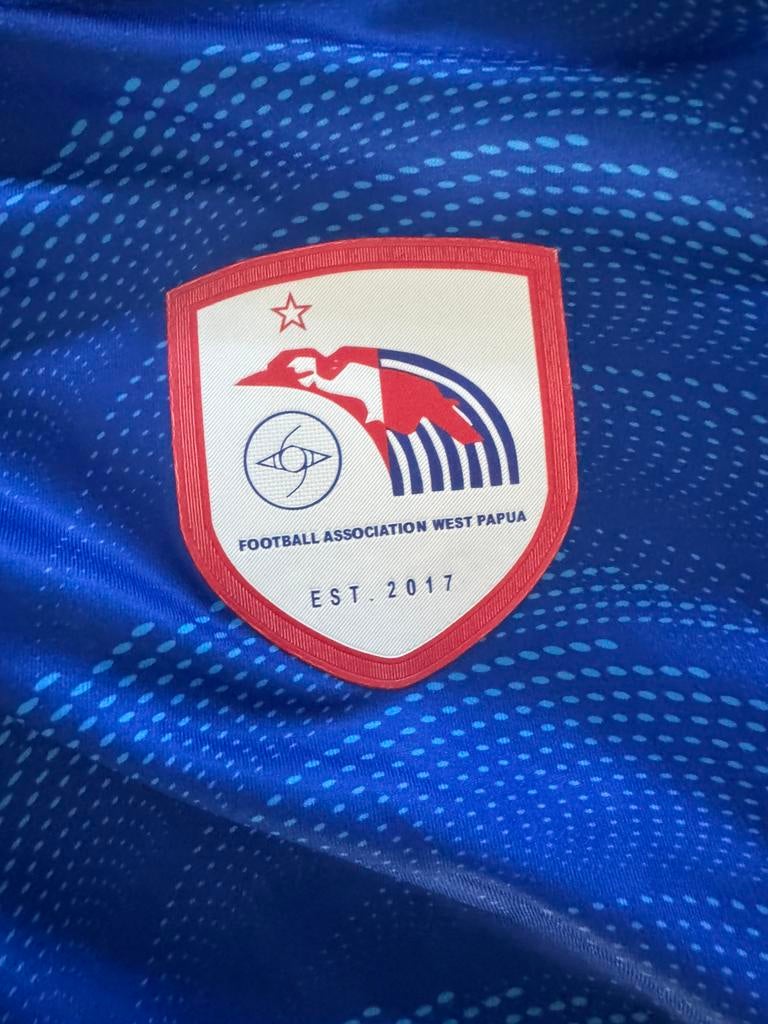 Voetbal shirt west papua, Maat L, Ophalen, Zo goed als nieuw, Shirt