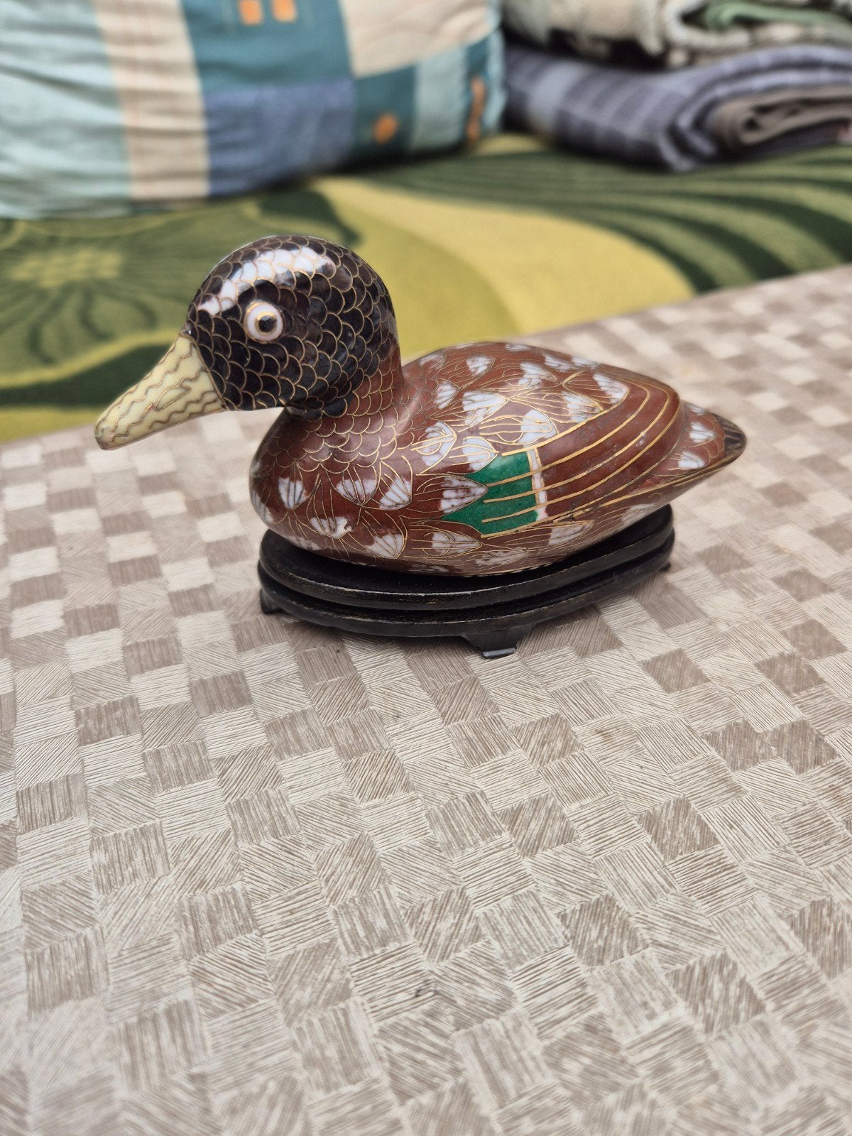 Vintage Cloisonne eend decoratie beeld in koper op hout, Enlèvement ou Envoi
