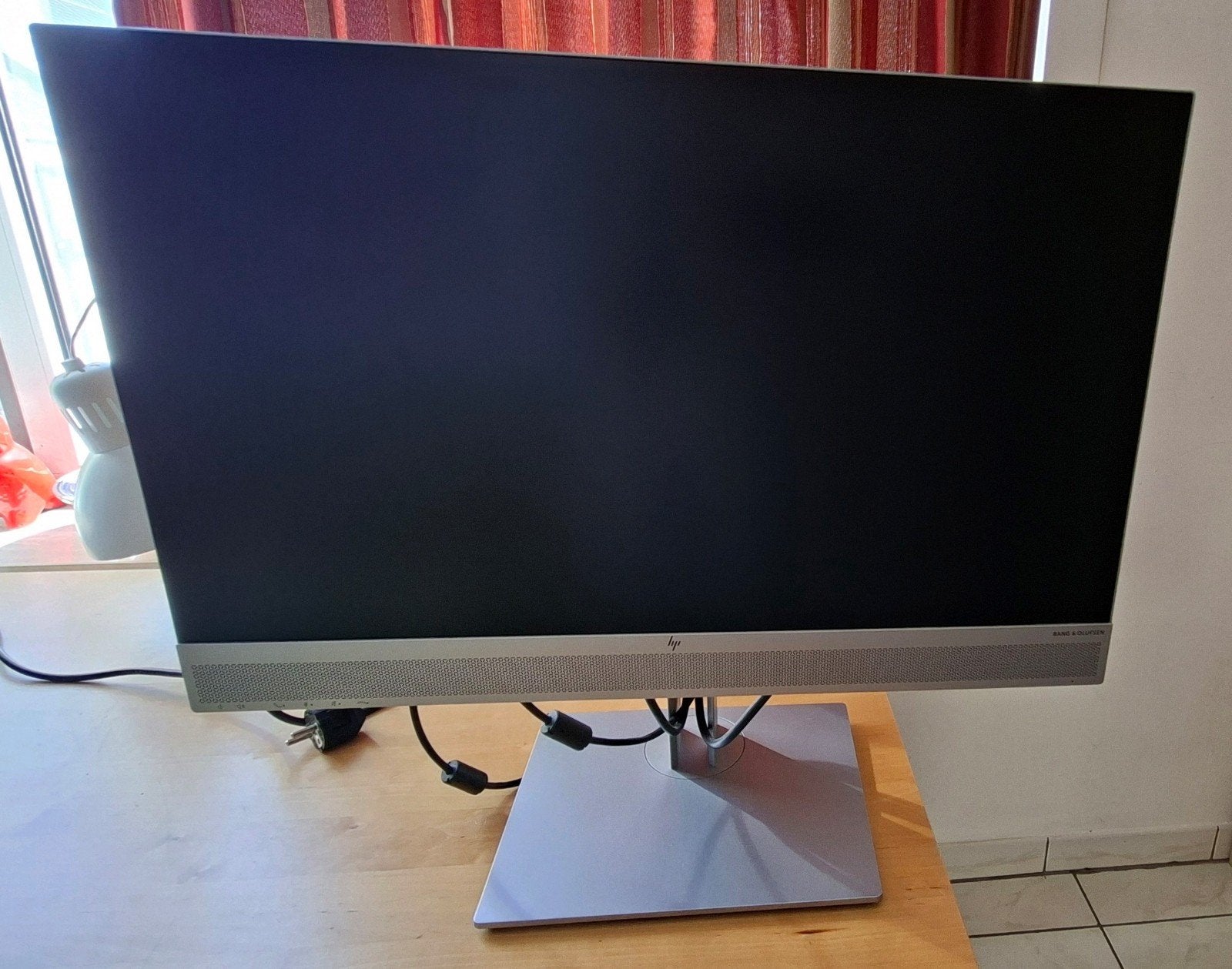 HP E243m monitor - 24 inch - Met Webcam & Bang & Olufsen Aud, Computers en Software, Ophalen, HD, Zo goed als nieuw, HDMI