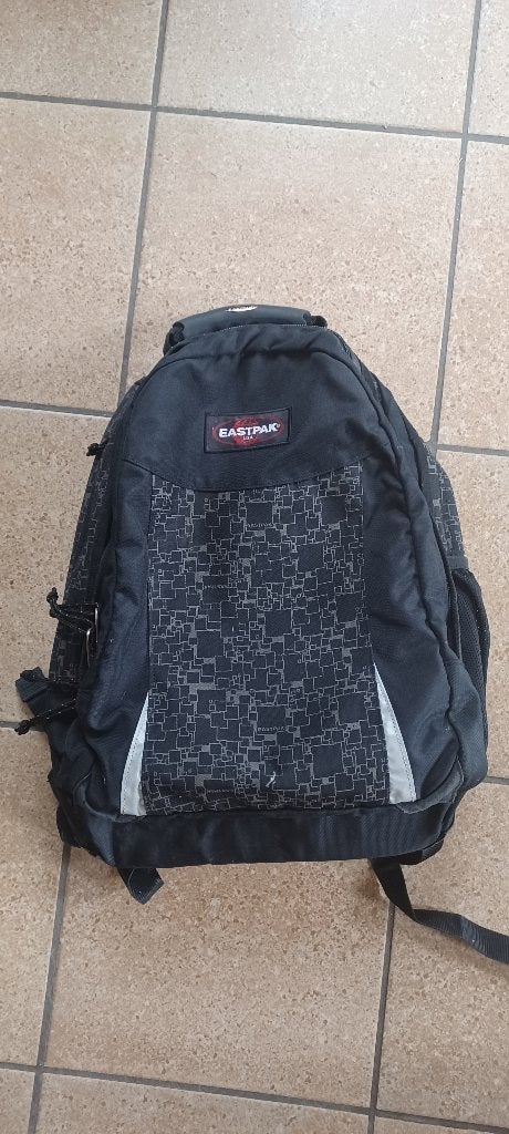 Malette cartable sac eastpak, Bijoux, Sacs & Beauté, Sacs | Cartables, Enlèvement ou Envoi, Utilisé, Noir, Porte-documents ou Cartable