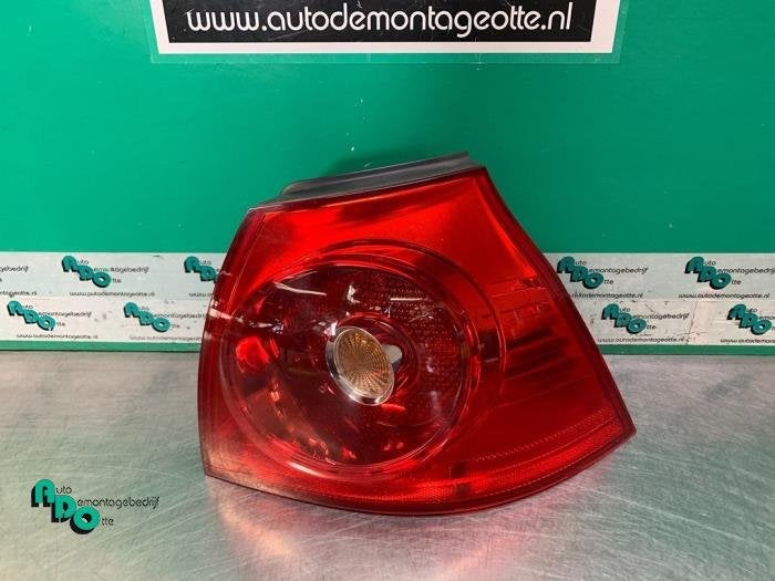 Feu arrière droit d'un Volkswagen Golf (Golf 04-), Autos : Pièces & Accessoires, Volkswagen, -, 3 mois de garantie, Utilisé