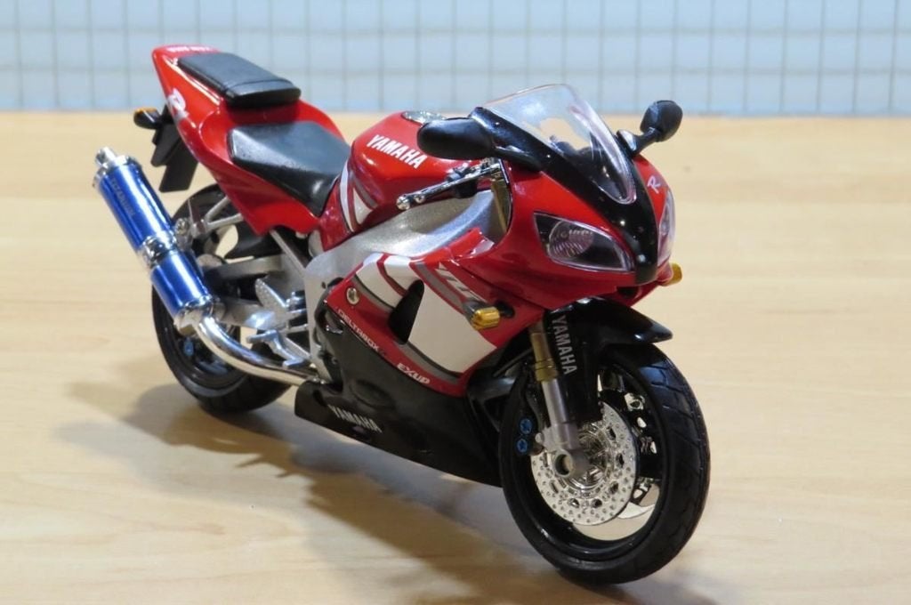 Yamaha YZF-R1 1:12 59030, Enlèvement ou Envoi, Neuf, 1:9 à 1:12, Moteur