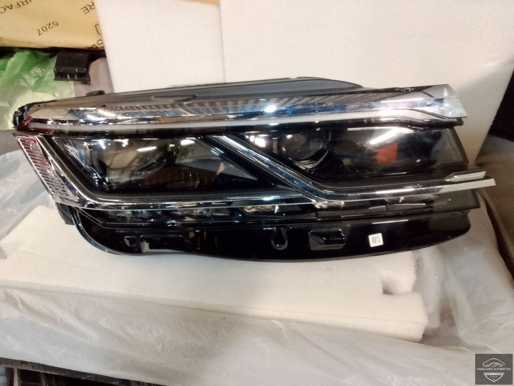 VW Touareg 760 CR7 18-23 Vol LED Colamp Right 761941082, Autos : Pièces & Accessoires, Volkswagen, Volkswagen AG, Vw@volkswagen.de
