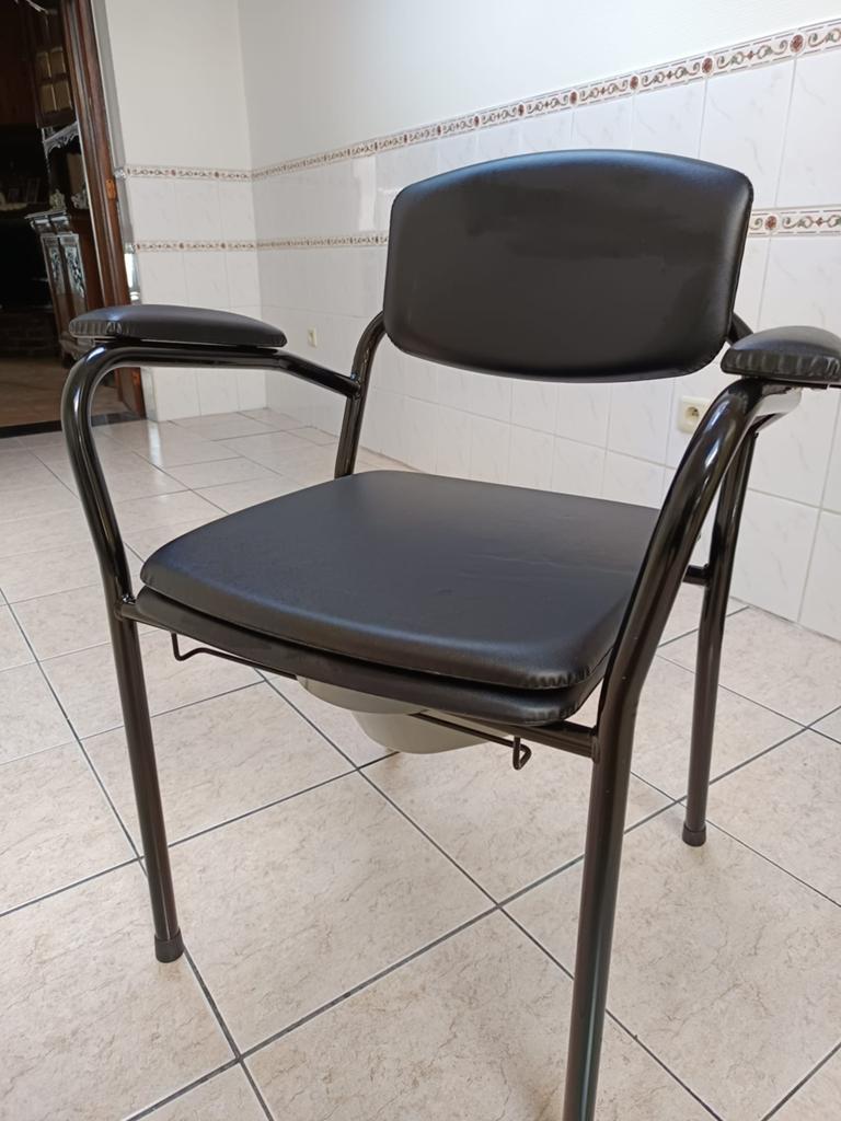 Chaise percée, Diversen, Verpleegmiddelen, Ophalen, Zo goed als nieuw