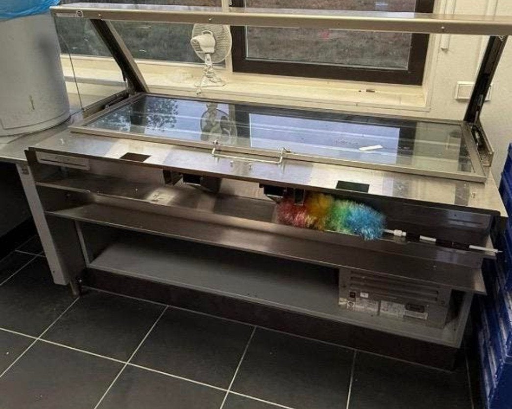 te koop koelvitrine en werkbank €250,- zo ophalen, Elektronische apparatuur, Ophalen