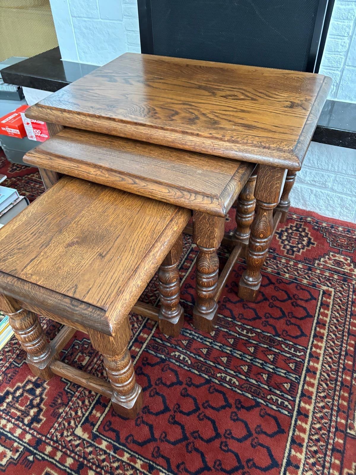 3 houten bijzettafeltjes, Ophalen