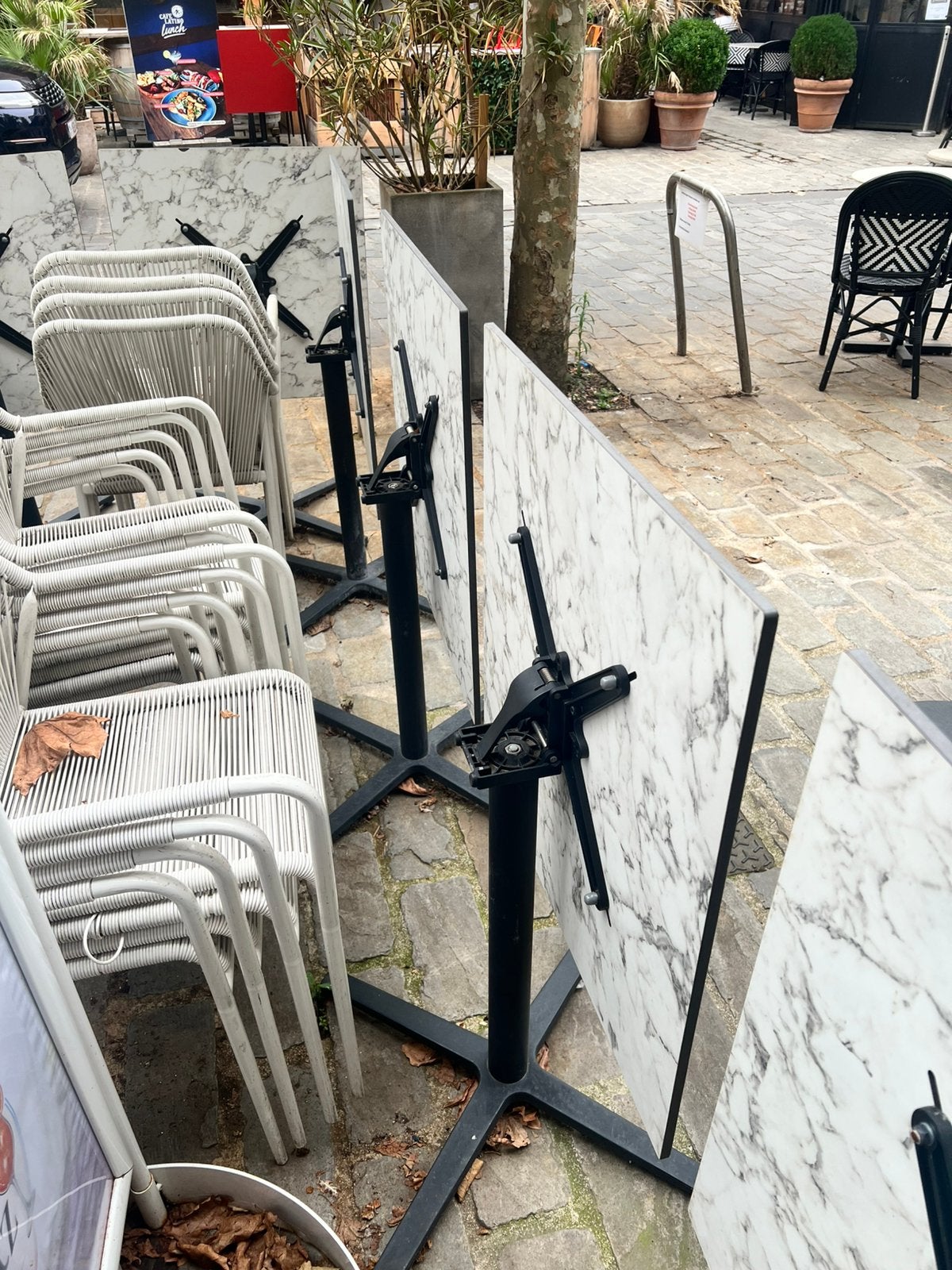 Terrastafel en stoelen, Ophalen