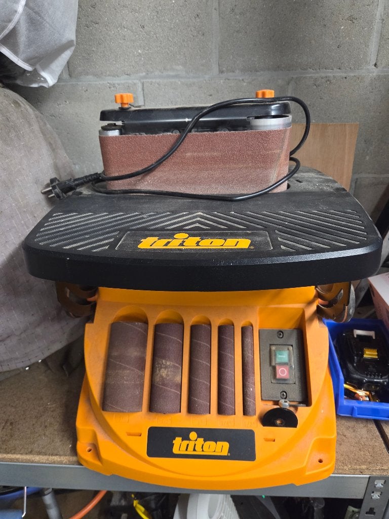 Triton Oscillerende spindel en bandslijpmachine TSPST450,, Doe-het-zelf en Bouw, Ophalen, Gebruikt, Minder dan 600 watt, Excentrische schuurmachine