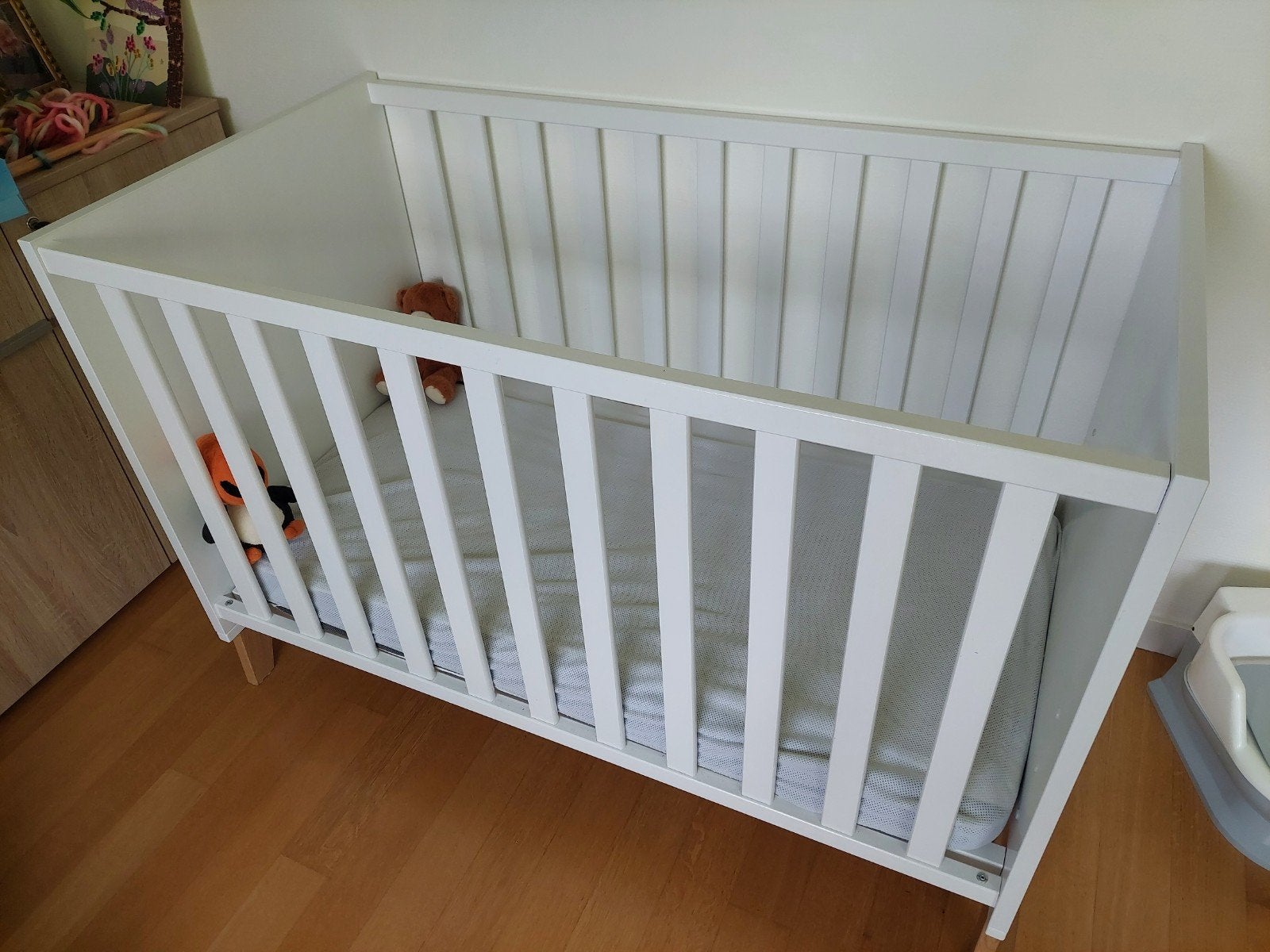 Babybed peuterbed wit L 120 x B 60 cm, Kinderen en Baby's, Babywiegjes en Ledikanten, Ophalen, Zo goed als nieuw, Ledikant
