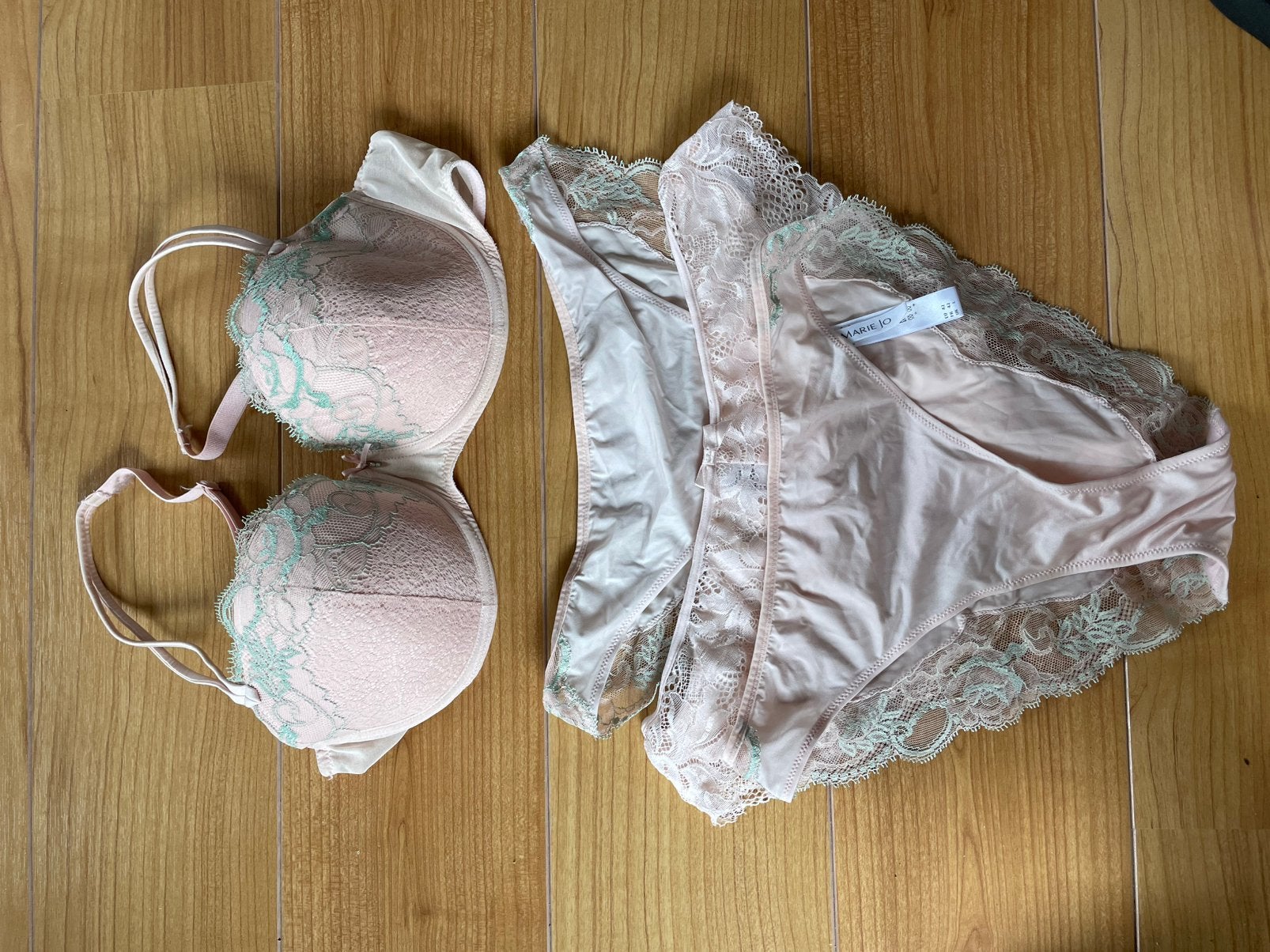 Lingerieset Bh Marie Jo Fr100 C en 4 slips mt 42, Verzenden, Roze, Setje