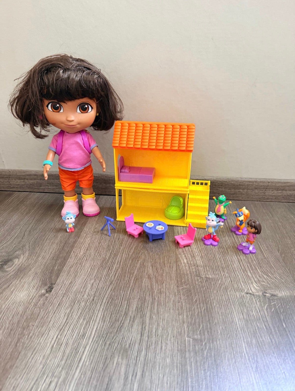 Dora speelset huisje met figuren, Kinderen en Baby's, Ophalen, Zo goed als nieuw