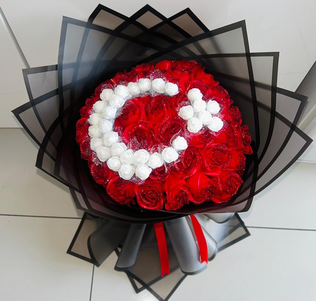 Bouquet avec des roses éternelles, Enlèvement ou Envoi