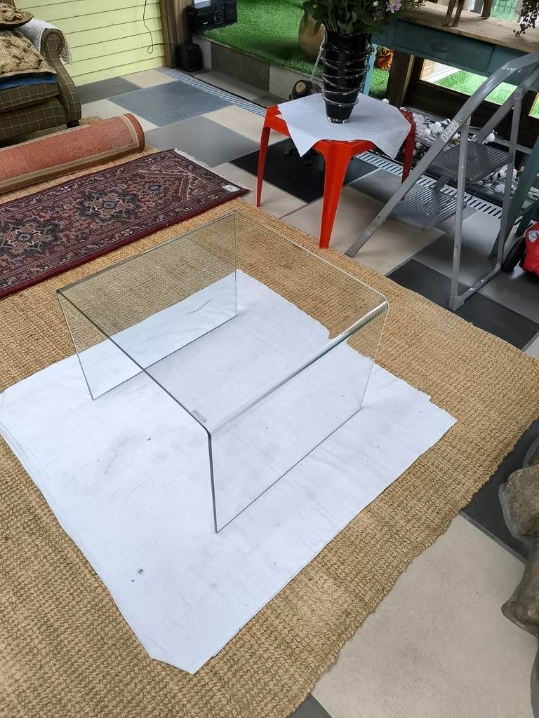 Glazen bijzettafel of salontafel, Enlèvement