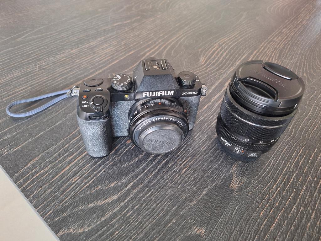 Fujifilm X-S10 + XF 18-55mm f/2.8-4.0 R +XF27mmF28 R WR, Ophalen, Zo goed als nieuw, Compact, Fuji