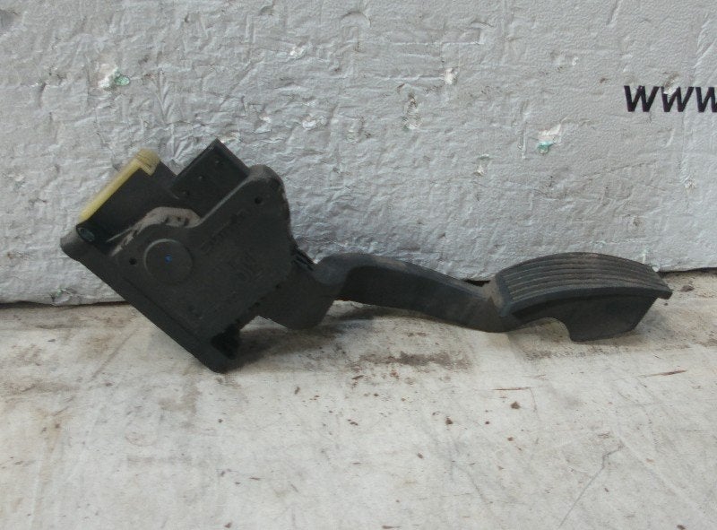 PEDALE D'ACCELERATEUR Opel Corsa D (13305804), Opel, Opel Automobile GmbH, Utilisé, Kontakt-opel@opel.com