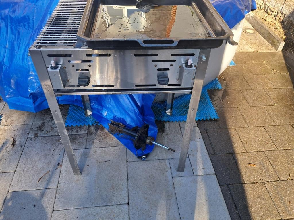HENDI maxi gas bbq met hamburgerplaat goede staat, Ophalen, Zo goed als nieuw