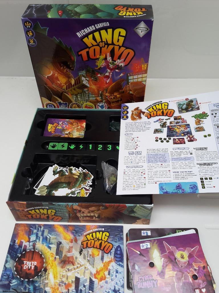 Spel King of Tokyo, 2-6 spelers, 8+, Iello, + 1 gratis promo, Hobby en Vrije tijd, Ophalen of Verzenden, Zo goed als nieuw, Iello