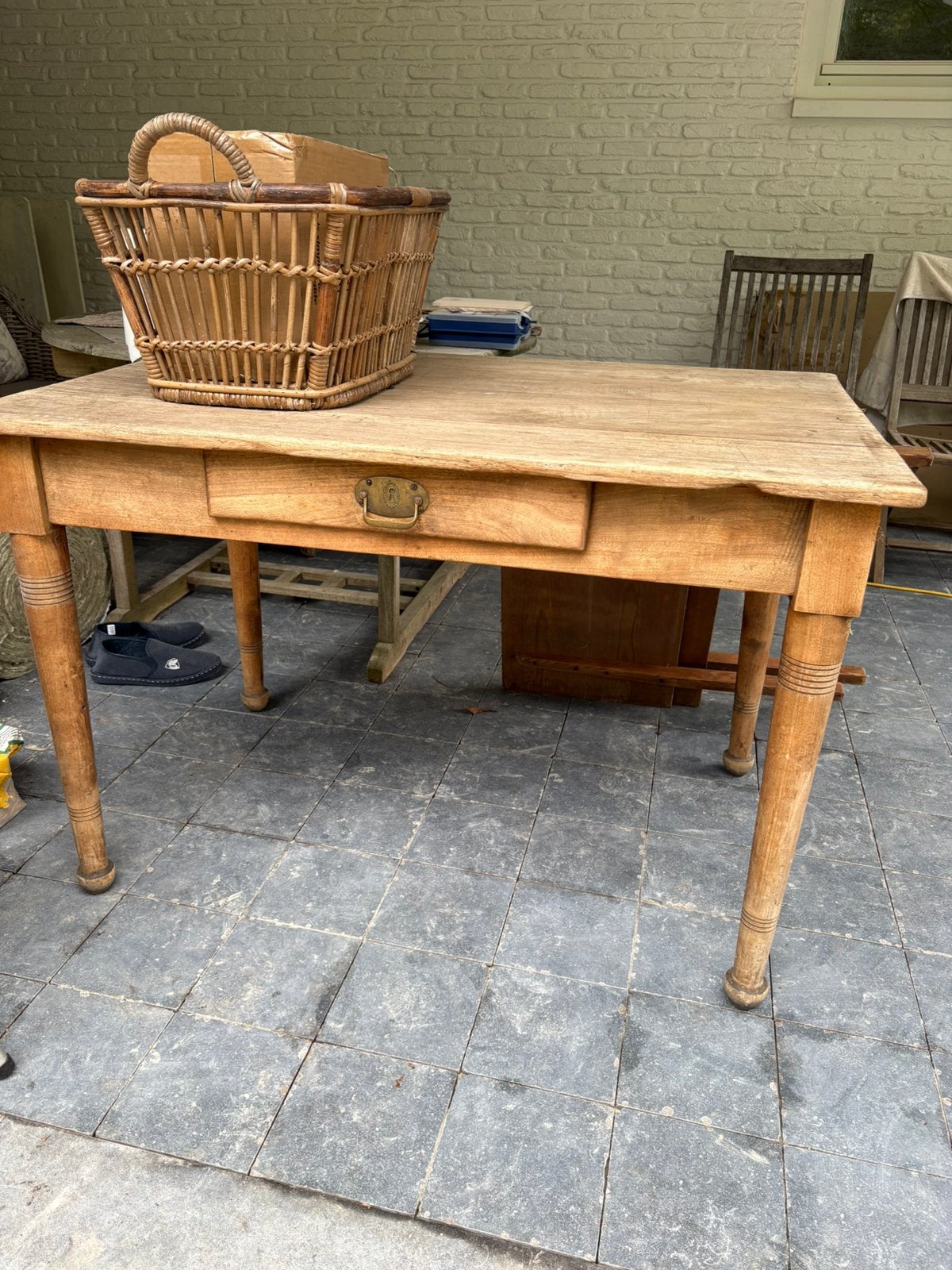 Houten tafel met 2 verlengstukken, 116 (194) x 75, Ophalen