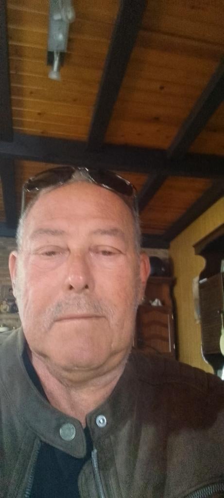 Man alleen 64 j 0496 084317 geen dames xx