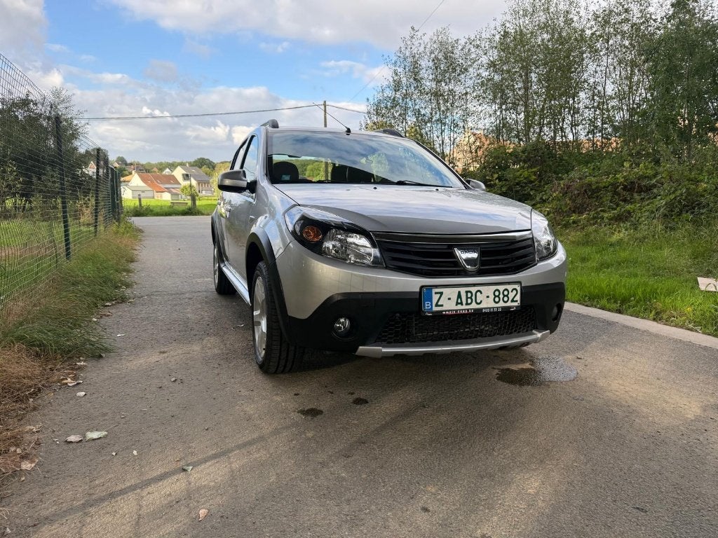 Dacia Sandero1.6i/85CV/Euro 5/Prêt immatriculation/15.000km!, Autos, Achat, Entreprise, Boîte manuelle, Noir