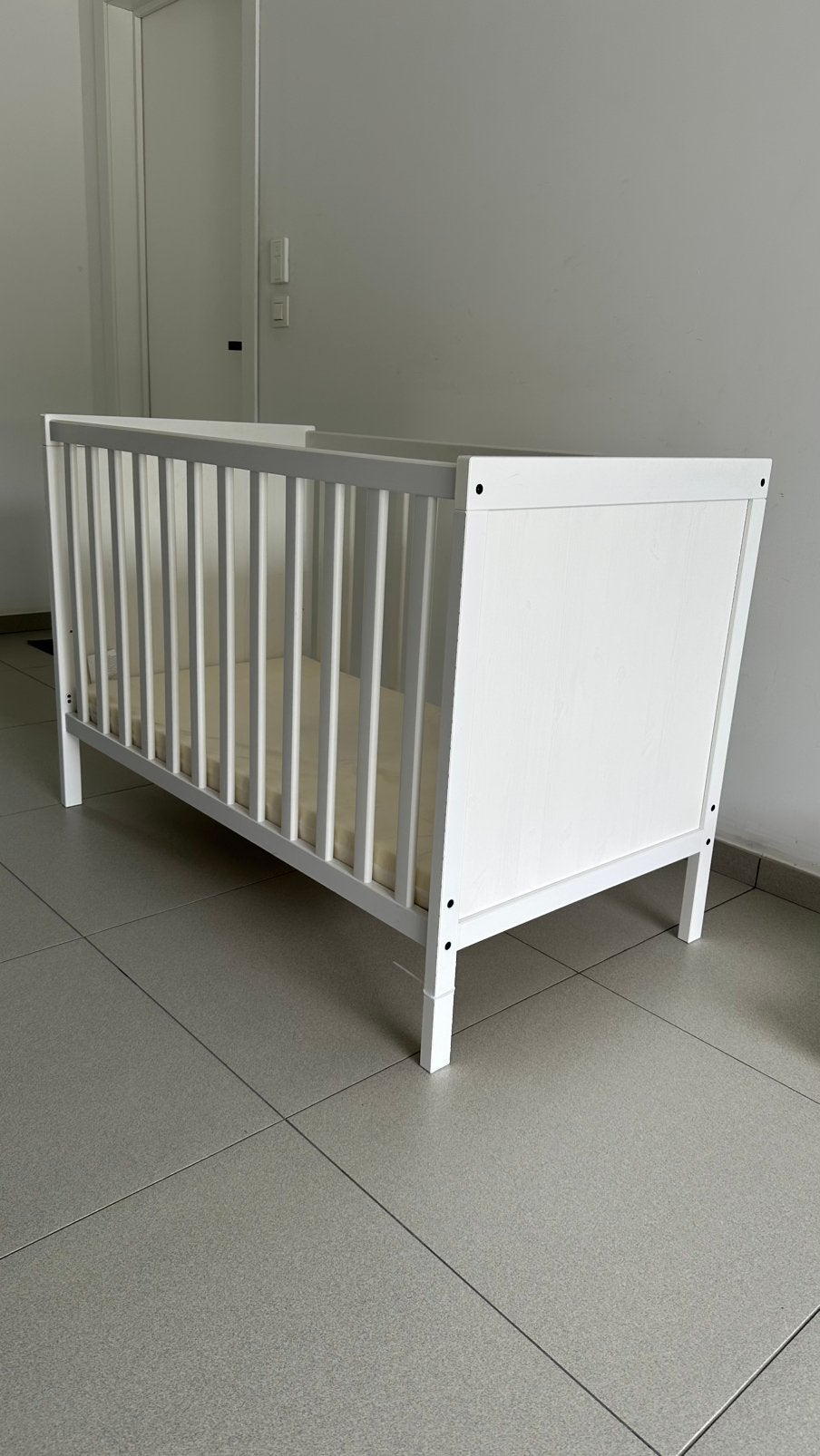 Lit bébé avec matelas, Enfants & Bébés, Enlèvement ou Envoi, Comme neuf